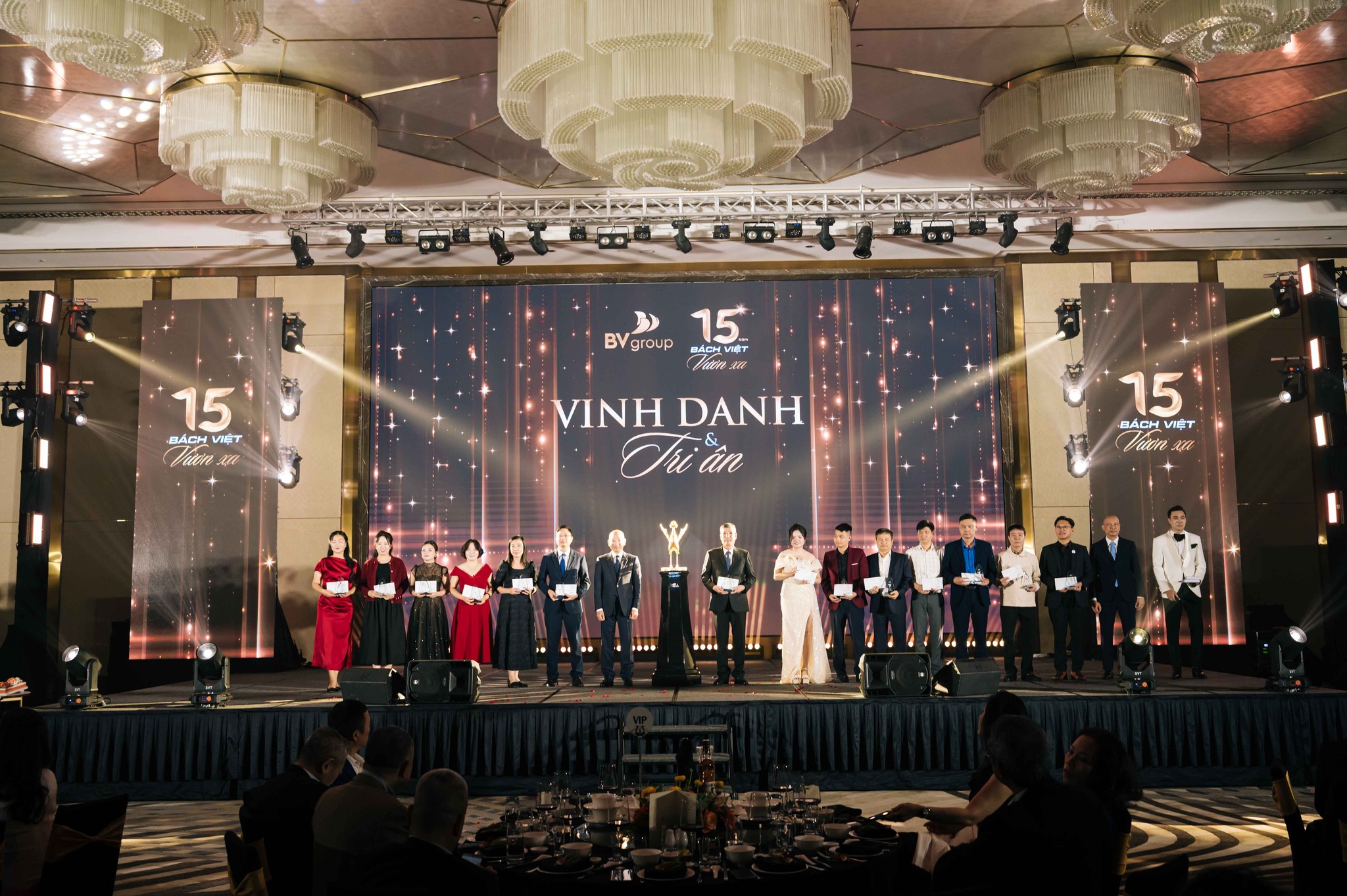 GALA KỶ NIỆM 15 NĂM THÀNH LẬP TẬP ĐOÀN: BÁCH VIỆT VƯƠN XA ✨